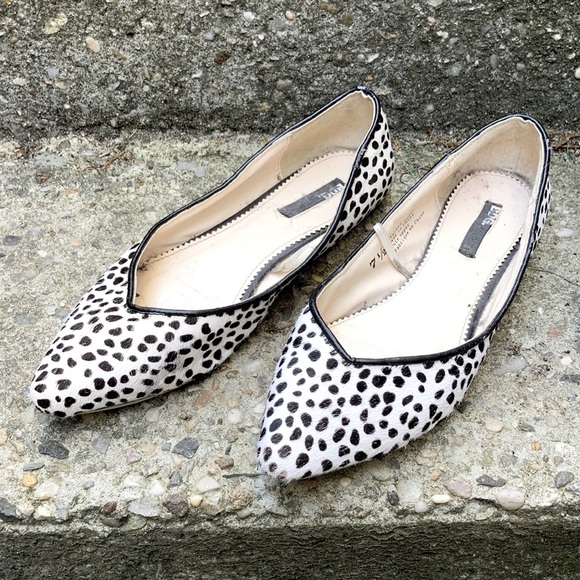 SALE‼️ CALF HAIR BLACK & WHITE FLATS - Picture 3 of 9